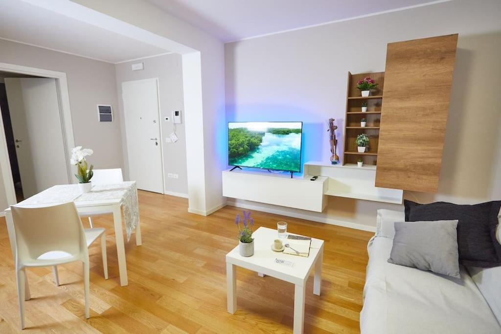 Center Aviano Comfort Suite Free Parking Wifi المظهر الخارجي الصورة
