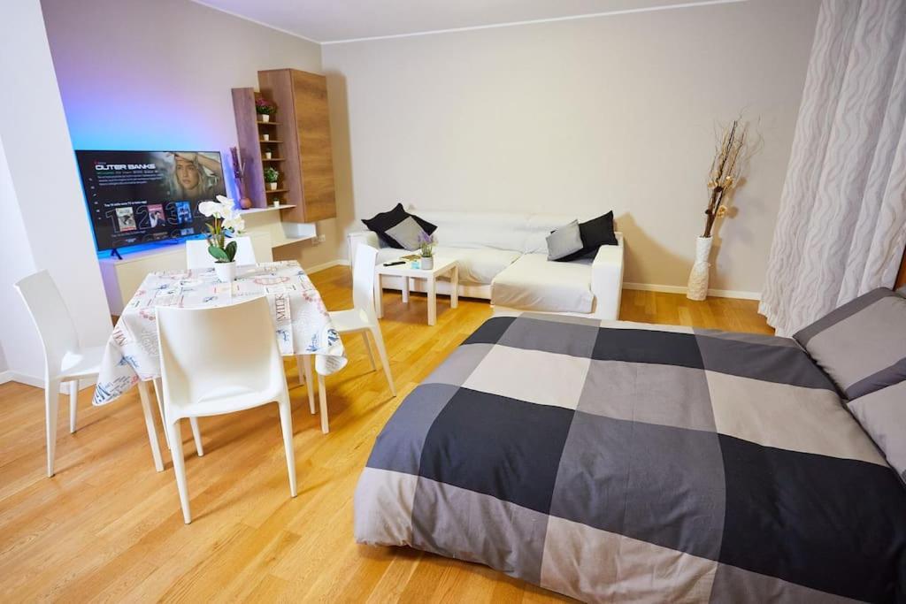 Center Aviano Comfort Suite Free Parking Wifi المظهر الخارجي الصورة